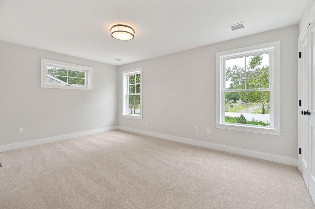 Portsmouth, New Hampshire, 03801, United States, 4 Bedrooms Bedrooms, ,2.5 BathroomsBathrooms,Residential,Forsale,1933979