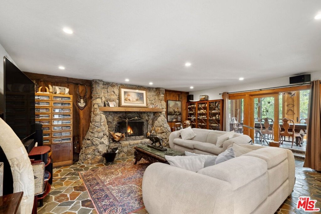 Calabasas, California, 91302, United States, 4 Bedrooms Bedrooms, ,2.5 BathroomsBathrooms,Residential,Forsale,1904929