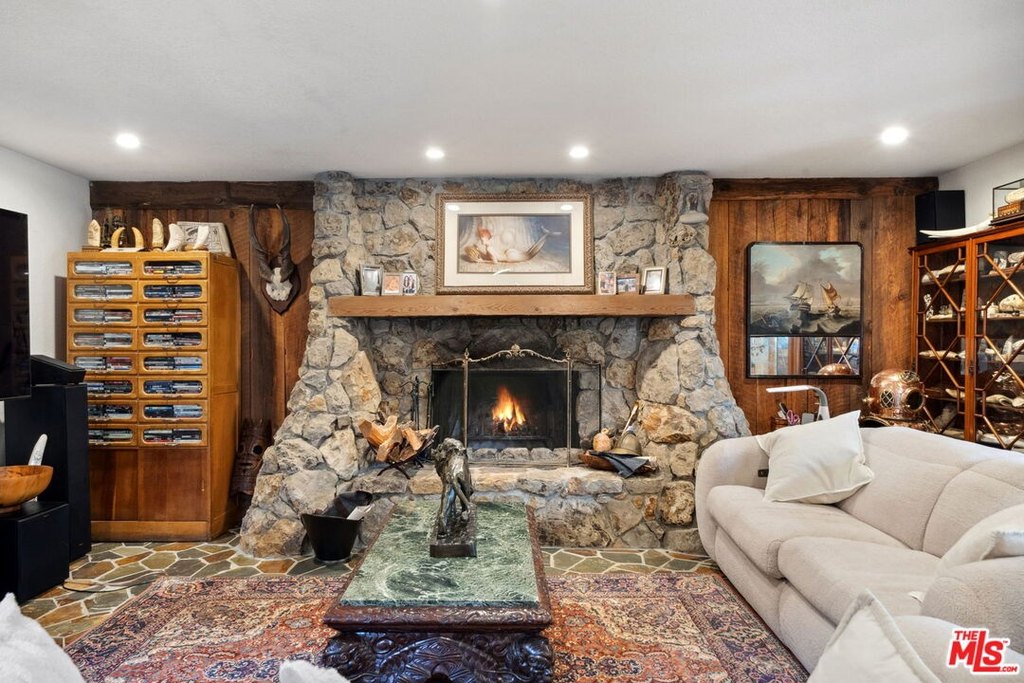 Calabasas, California, 91302, United States, 4 Bedrooms Bedrooms, ,2.5 BathroomsBathrooms,Residential,Forsale,1904929