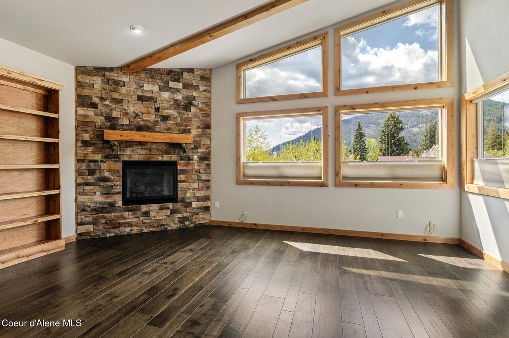 Sandpoint, Idaho, 83864, United States, 3 Bedrooms Bedrooms, ,2.5 BathroomsBathrooms,Residential,Forsale,1913847