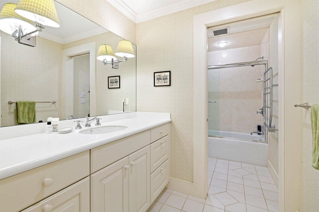 Randolph, Vermont, 05060, United States, 4 Bedrooms Bedrooms, ,6.5 BathroomsBathrooms,Residential,Forsale,1999509