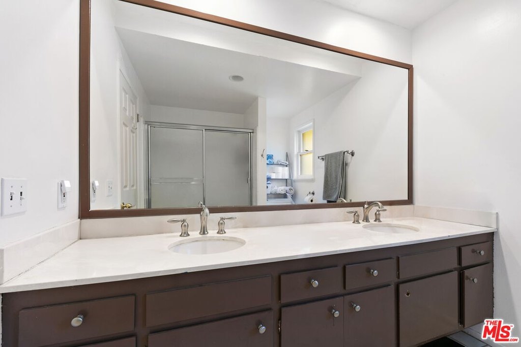 Malibu, California, 90265, United States, 6 Bedrooms Bedrooms, ,5 BathroomsBathrooms,Residential,Forsale,1904868
