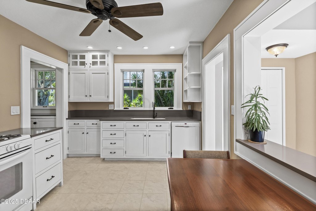 Daytona Beach, Florida, 32118, United States, 6 Bedrooms Bedrooms, ,4.5 BathroomsBathrooms,Residential,Forsale,1919151