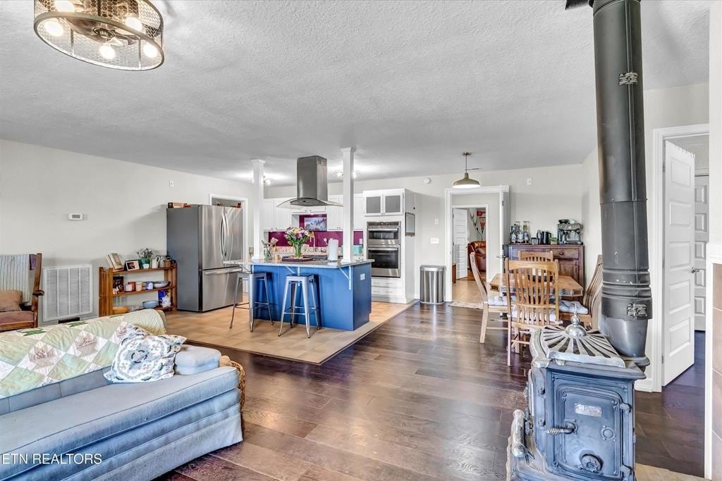 Deer Lodge, Tennessee, 37726, United States, 4 Bedrooms Bedrooms, ,3 BathroomsBathrooms,Residential,Forsale,1929840
