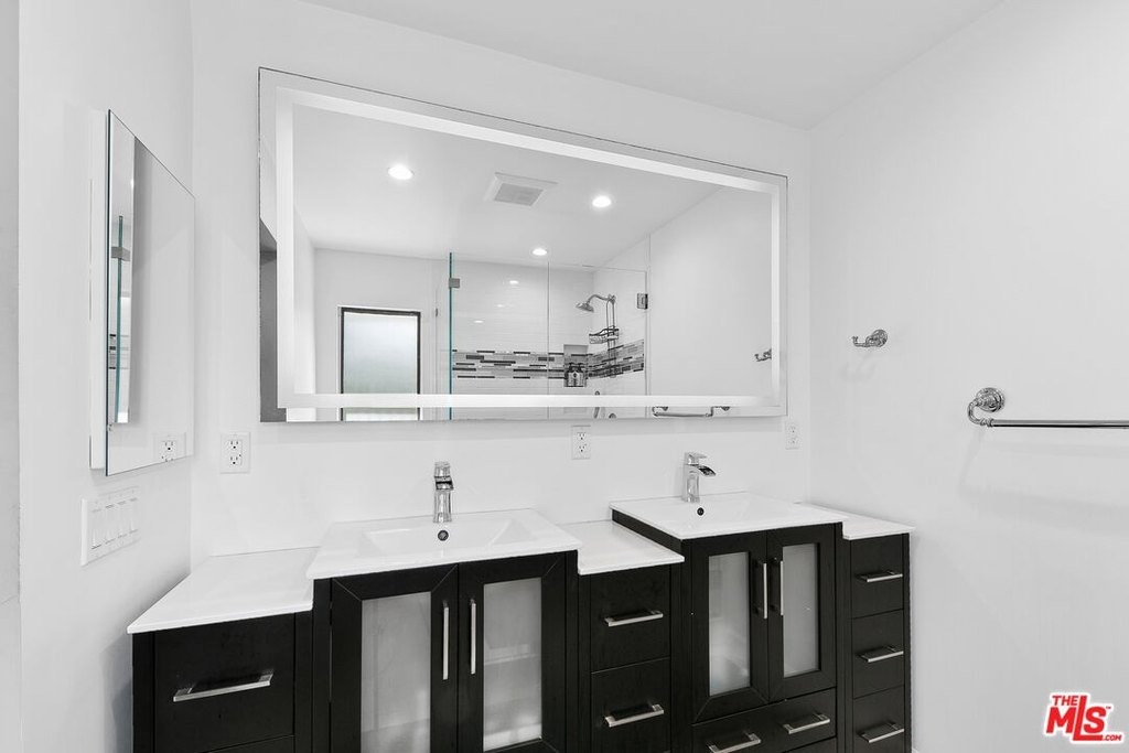 Malibu, California, 90265, United States, 6 Bedrooms Bedrooms, ,5 BathroomsBathrooms,Residential,Forsale,1904868