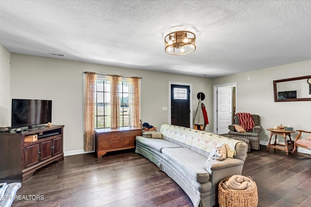 Deer Lodge, Tennessee, 37726, United States, 4 Bedrooms Bedrooms, ,3 BathroomsBathrooms,Residential,Forsale,1929840