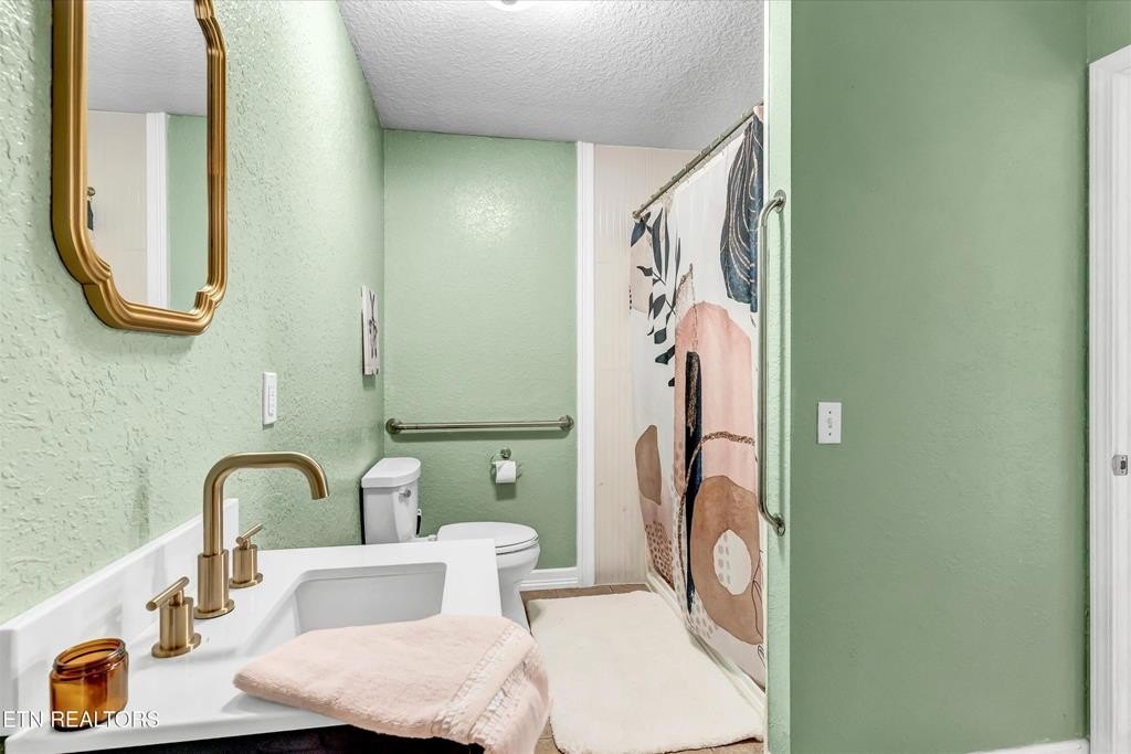 Deer Lodge, Tennessee, 37726, United States, 4 Bedrooms Bedrooms, ,3 BathroomsBathrooms,Residential,Forsale,1929840