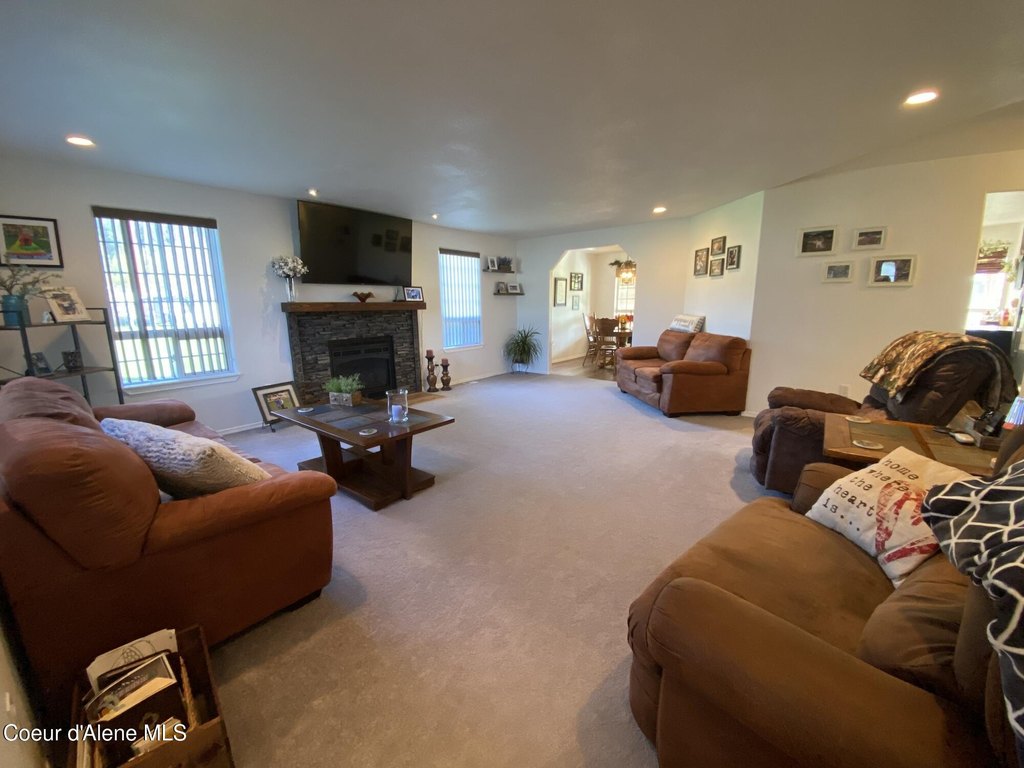 Pinehurst, Idaho, 83850, United States, 4 Bedrooms Bedrooms, ,2.5 BathroomsBathrooms,Residential,Forsale,1913884