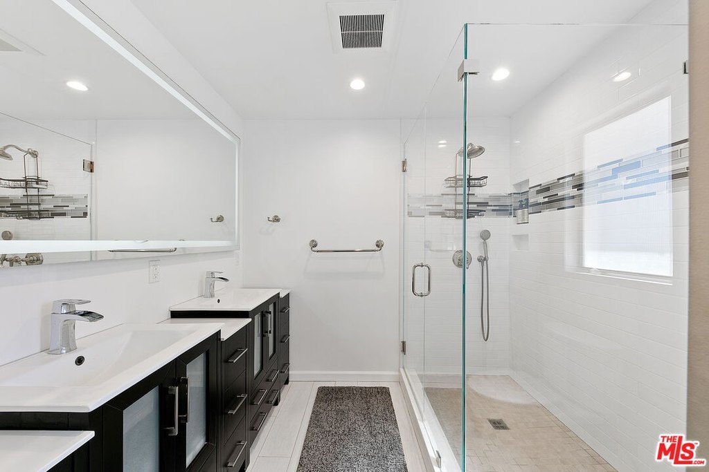 Malibu, California, 90265, United States, 6 Bedrooms Bedrooms, ,5 BathroomsBathrooms,Residential,Forsale,1904868