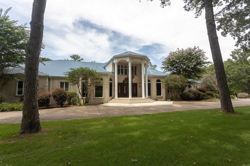 Russellville, Arkansas, 72802, United States, 7 Bedrooms Bedrooms, ,5.5 BathroomsBathrooms,Residential,Forsale,1959557