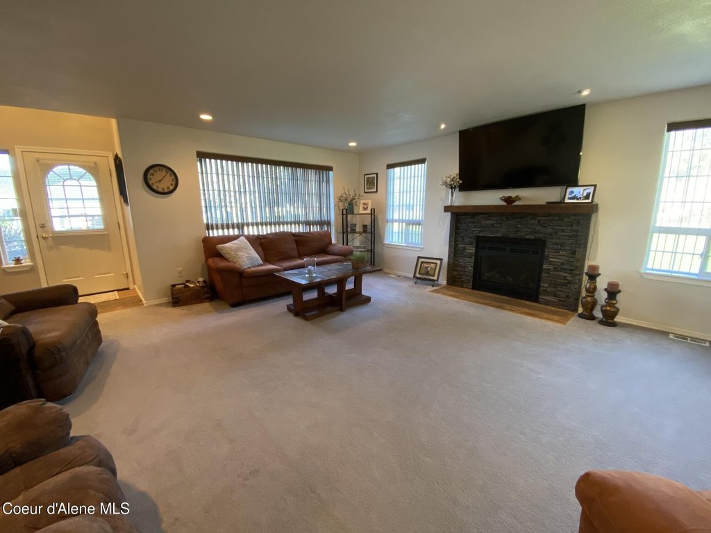 Pinehurst, Idaho, 83850, United States, 4 Bedrooms Bedrooms, ,2.5 BathroomsBathrooms,Residential,Forsale,1913884