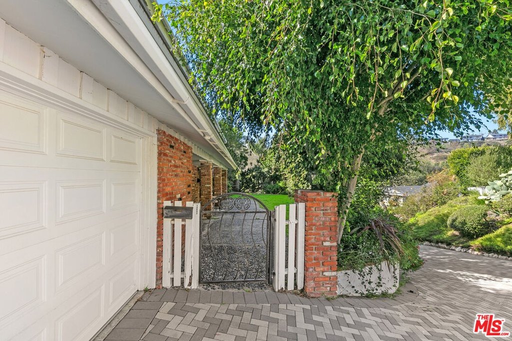 Malibu, California, 90265, United States, 6 Bedrooms Bedrooms, ,5 BathroomsBathrooms,Residential,Forsale,1904868