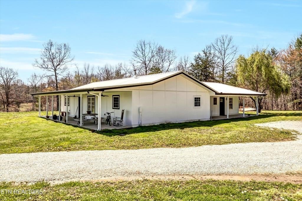 Deer Lodge, Tennessee, 37726, United States, 4 Bedrooms Bedrooms, ,3 BathroomsBathrooms,Residential,Forsale,1929840