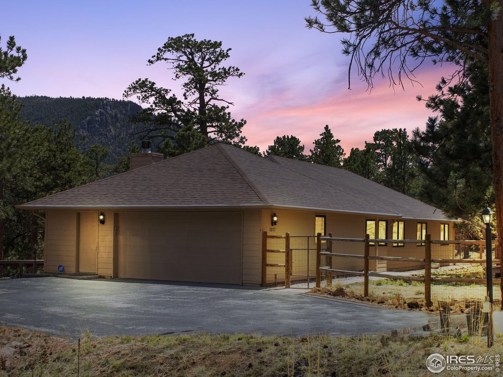 Estes Park, Colorado, 80517, United States, 3 Bedrooms Bedrooms, ,2 BathroomsBathrooms,Residential,Forsale,1918950