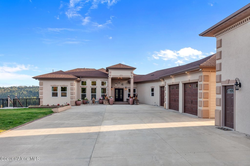 Coeur d'Alene, Idaho, 83814, United States, 5 Bedrooms Bedrooms, ,3.5 BathroomsBathrooms,Residential,Forsale,1913859