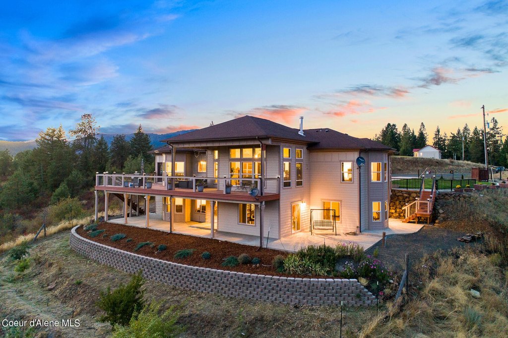 Coeur d'Alene, Idaho, 83814, United States, 5 Bedrooms Bedrooms, ,3.5 BathroomsBathrooms,Residential,Forsale,1913859