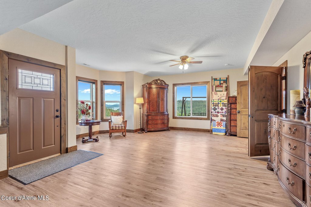 Coeur d'Alene, Idaho, 83814, United States, 5 Bedrooms Bedrooms, ,3.5 BathroomsBathrooms,Residential,Forsale,1913859