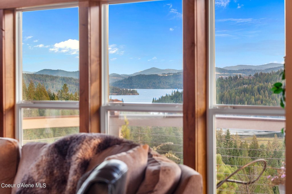 Coeur d'Alene, Idaho, 83814, United States, 5 Bedrooms Bedrooms, ,3.5 BathroomsBathrooms,Residential,Forsale,1913859