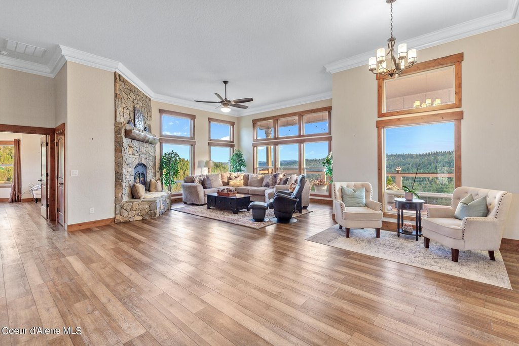 Coeur d'Alene, Idaho, 83814, United States, 5 Bedrooms Bedrooms, ,3.5 BathroomsBathrooms,Residential,Forsale,1913859