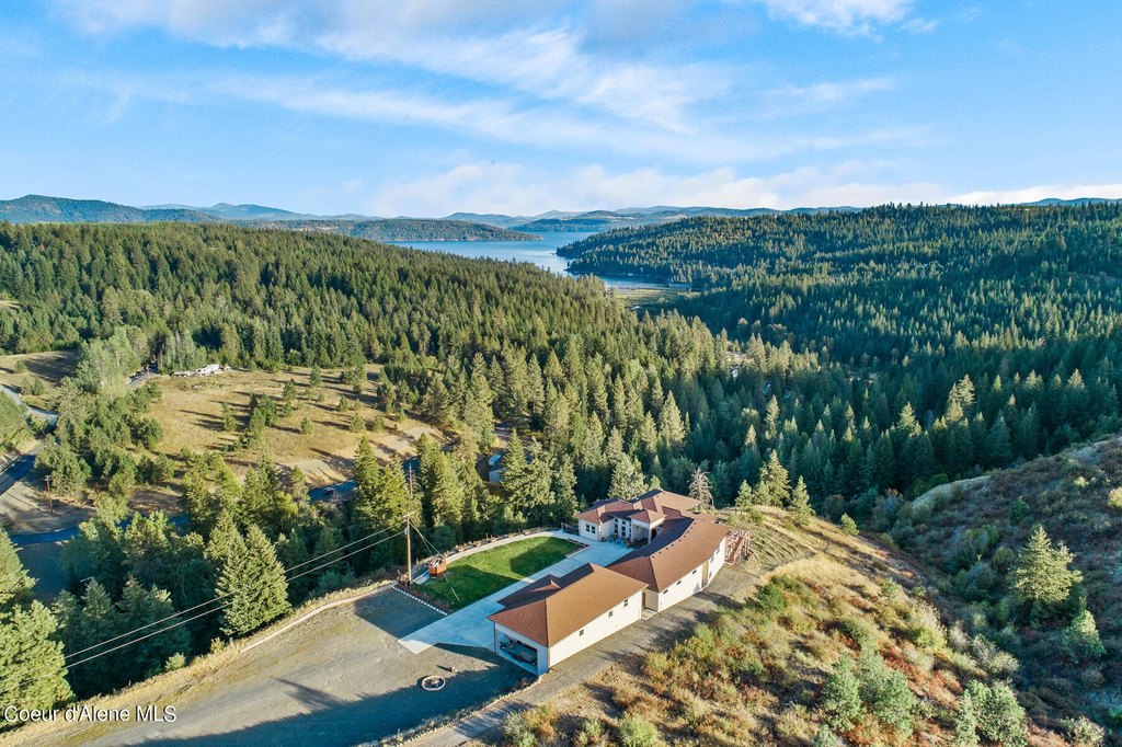 Coeur d'Alene, Idaho, 83814, United States, 5 Bedrooms Bedrooms, ,3.5 BathroomsBathrooms,Residential,Forsale,1913859