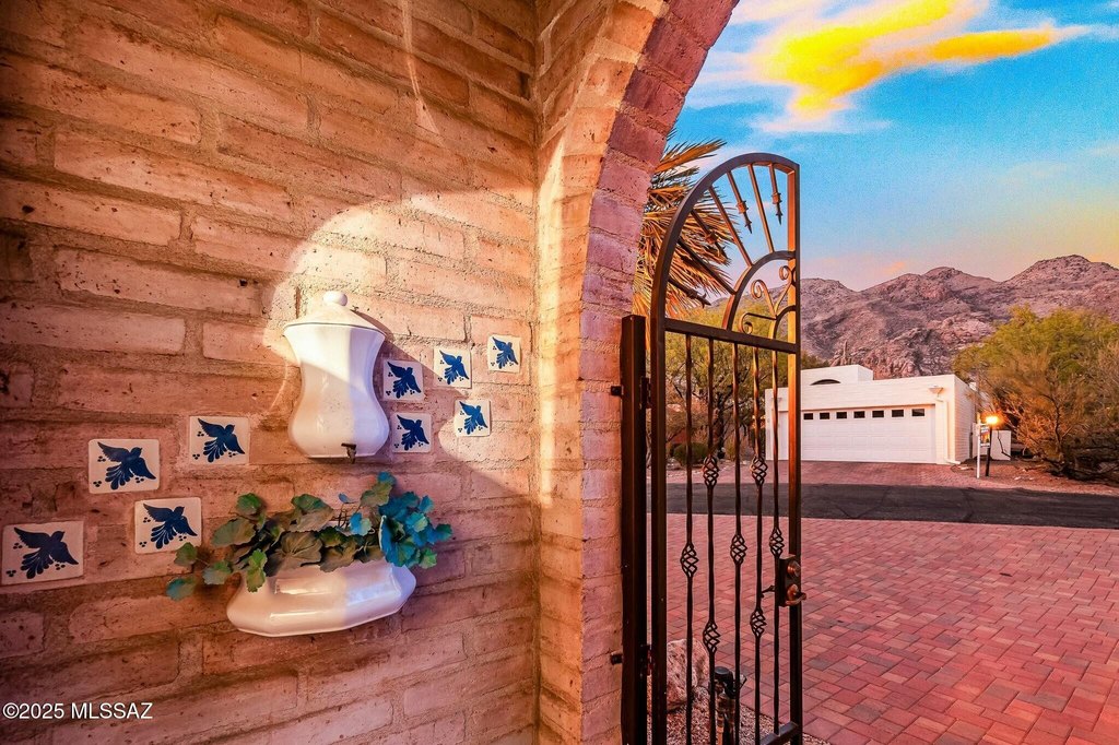Tucson, Arizona, 85718, United States, 3 Bedrooms Bedrooms, ,2 BathroomsBathrooms,Residential,Forsale,1893844