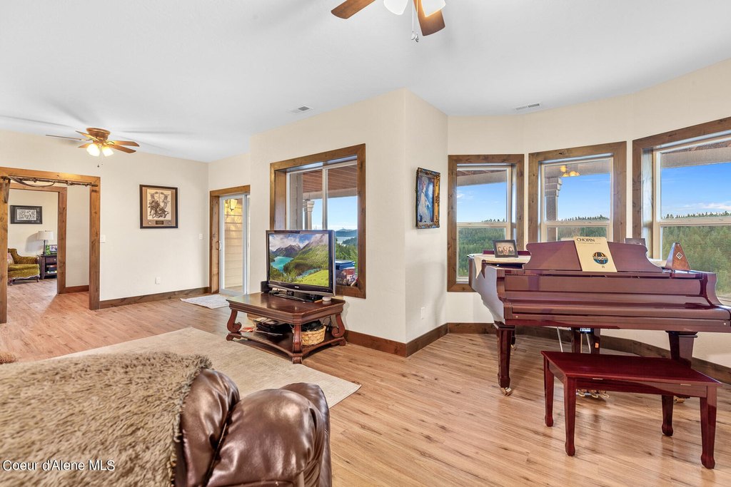 Coeur d'Alene, Idaho, 83814, United States, 5 Bedrooms Bedrooms, ,3.5 BathroomsBathrooms,Residential,Forsale,1913859