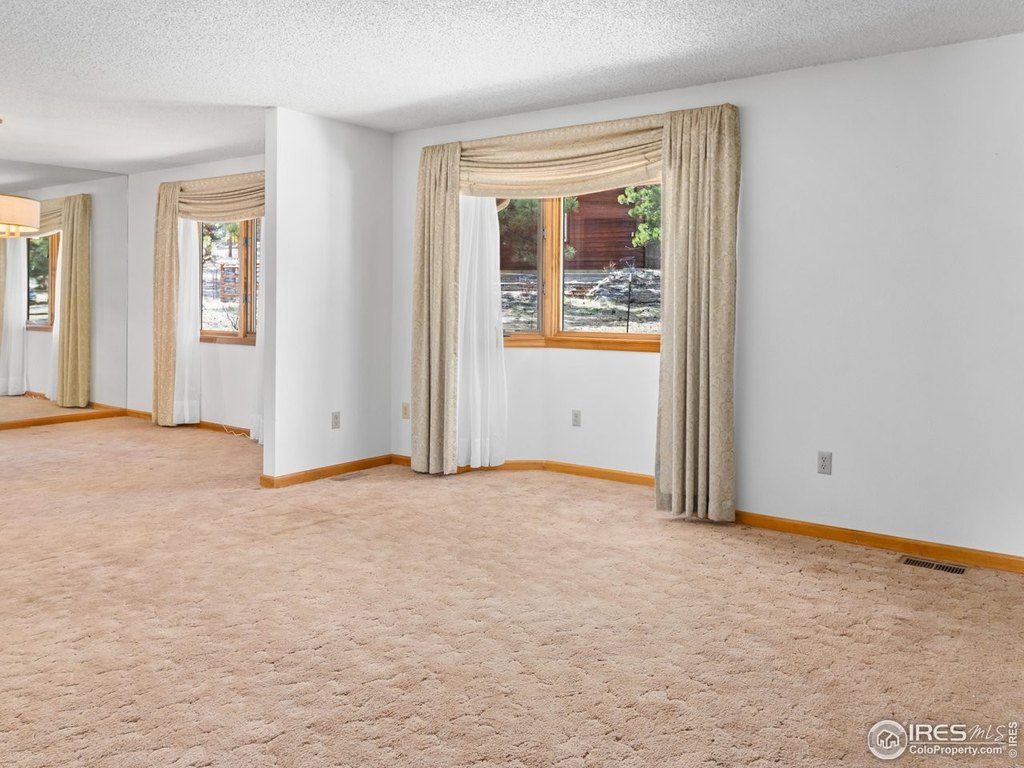 Estes Park, Colorado, 80517, United States, 3 Bedrooms Bedrooms, ,2 BathroomsBathrooms,Residential,Forsale,1918950