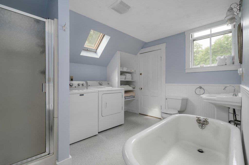 Ogunquit, Maine, 03907, United States, 3 Bedrooms Bedrooms, ,2 BathroomsBathrooms,Residential,Forsale,1893980