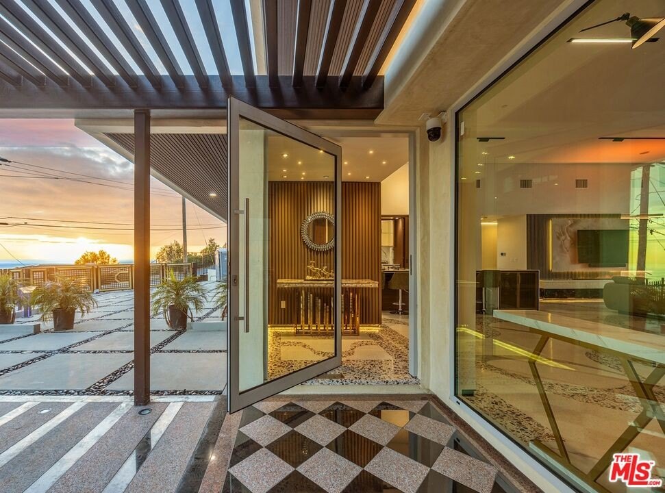 Malibu, California, 90265, United States, 3 Bedrooms Bedrooms, ,3 BathroomsBathrooms,Residential,Forsale,1922127