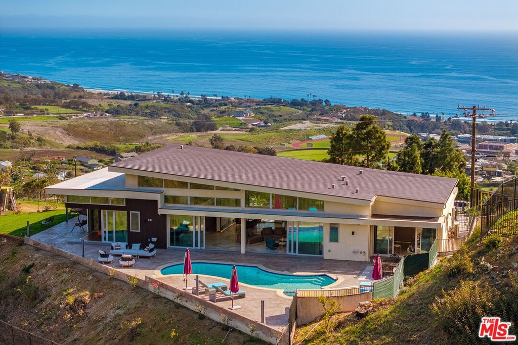 Malibu, California, 90265, United States, 3 Bedrooms Bedrooms, ,3 BathroomsBathrooms,Residential,Forsale,1922127