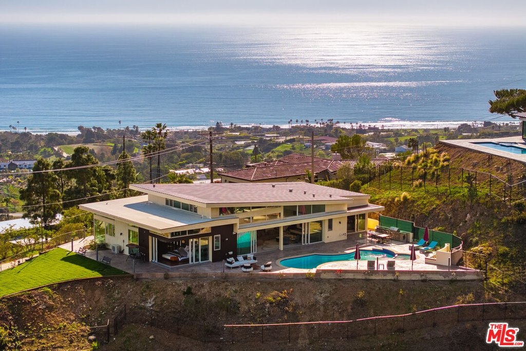 Malibu, California, 90265, United States, 3 Bedrooms Bedrooms, ,3 BathroomsBathrooms,Residential,Forsale,1922127