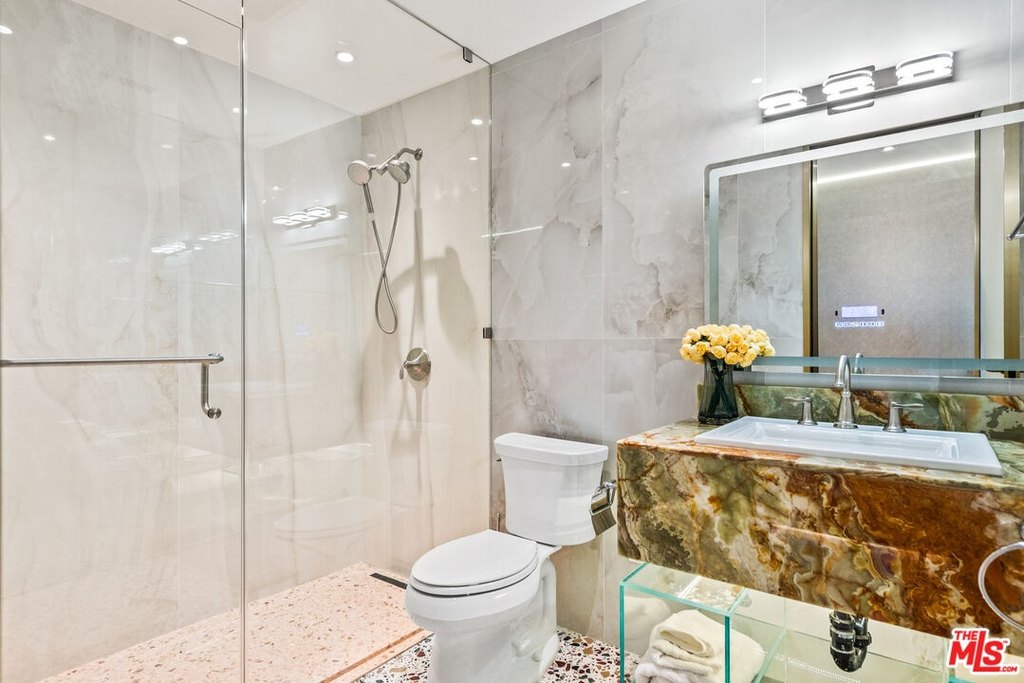 Malibu, California, 90265, United States, 3 Bedrooms Bedrooms, ,3 BathroomsBathrooms,Residential,Forsale,1922127
