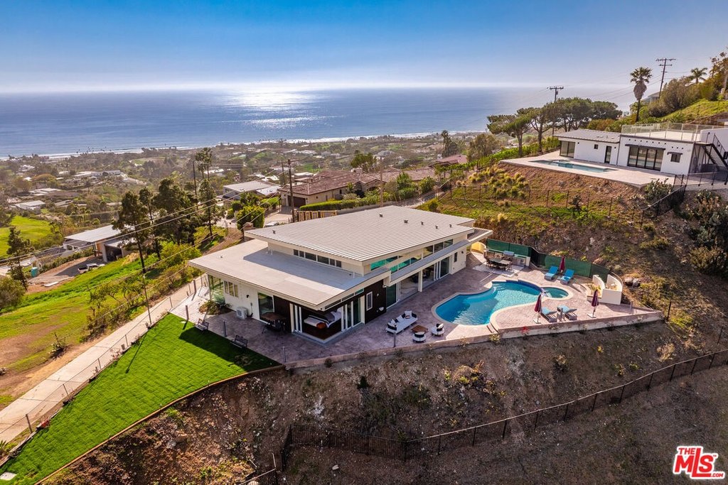 Malibu, California, 90265, United States, 3 Bedrooms Bedrooms, ,3 BathroomsBathrooms,Residential,Forsale,1922127