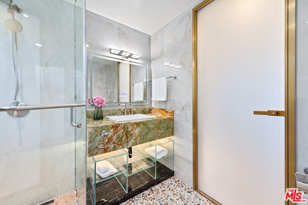 Malibu, California, 90265, United States, 3 Bedrooms Bedrooms, ,3 BathroomsBathrooms,Residential,Forsale,1922127