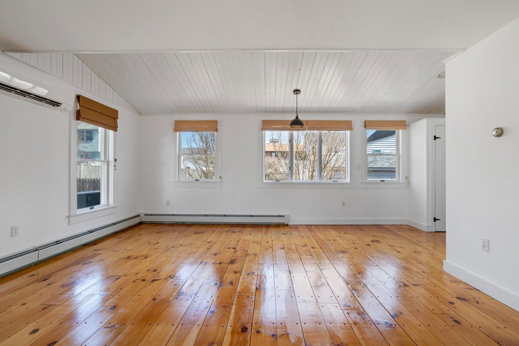 Seabrook, New Hampshire, 03874, United States, 4 Bedrooms Bedrooms, ,3 BathroomsBathrooms,Residential,Forsale,1934011