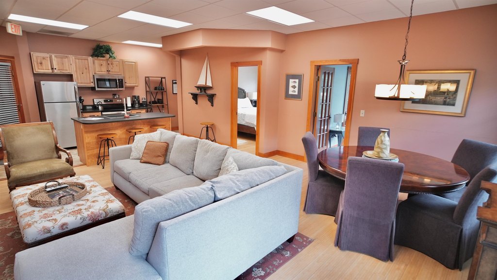 Gilford, New Hampshire, 03249, United States, 5 Bedrooms Bedrooms, ,2 BathroomsBathrooms,Residential,Forsale,1933942