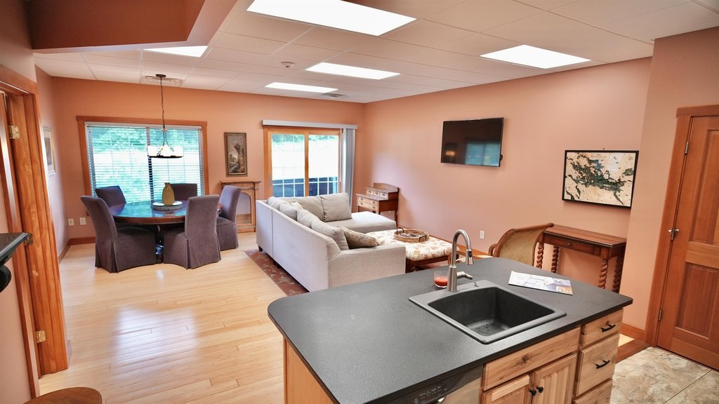 Gilford, New Hampshire, 03249, United States, 5 Bedrooms Bedrooms, ,2 BathroomsBathrooms,Residential,Forsale,1933942