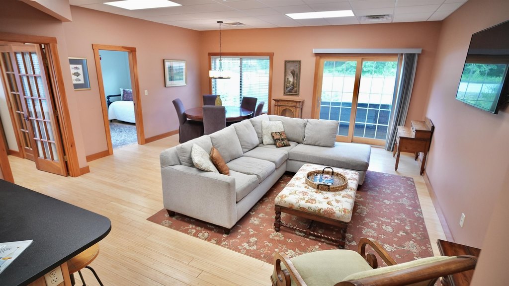 Gilford, New Hampshire, 03249, United States, 5 Bedrooms Bedrooms, ,2 BathroomsBathrooms,Residential,Forsale,1933942