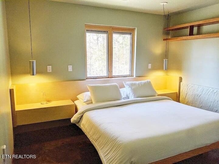 Kingston, Tennessee, 37763, United States, 2 Bedrooms Bedrooms, ,1 BathroomBathrooms,Residential,Forsale,1893805