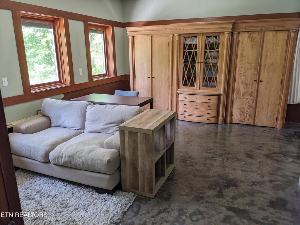 Kingston, Tennessee, 37763, United States, 2 Bedrooms Bedrooms, ,1 BathroomBathrooms,Residential,Forsale,1893805