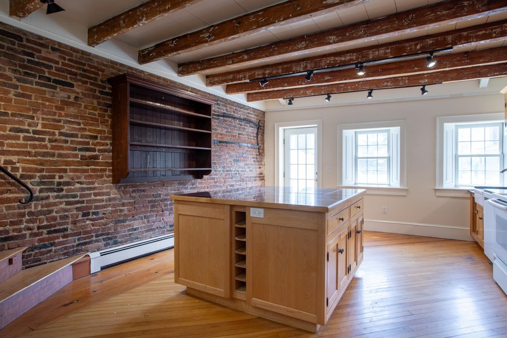 Portsmouth, New Hampshire, 03801, United States, 2 Bedrooms Bedrooms, ,2 BathroomsBathrooms,Residential,Forsale,1934006