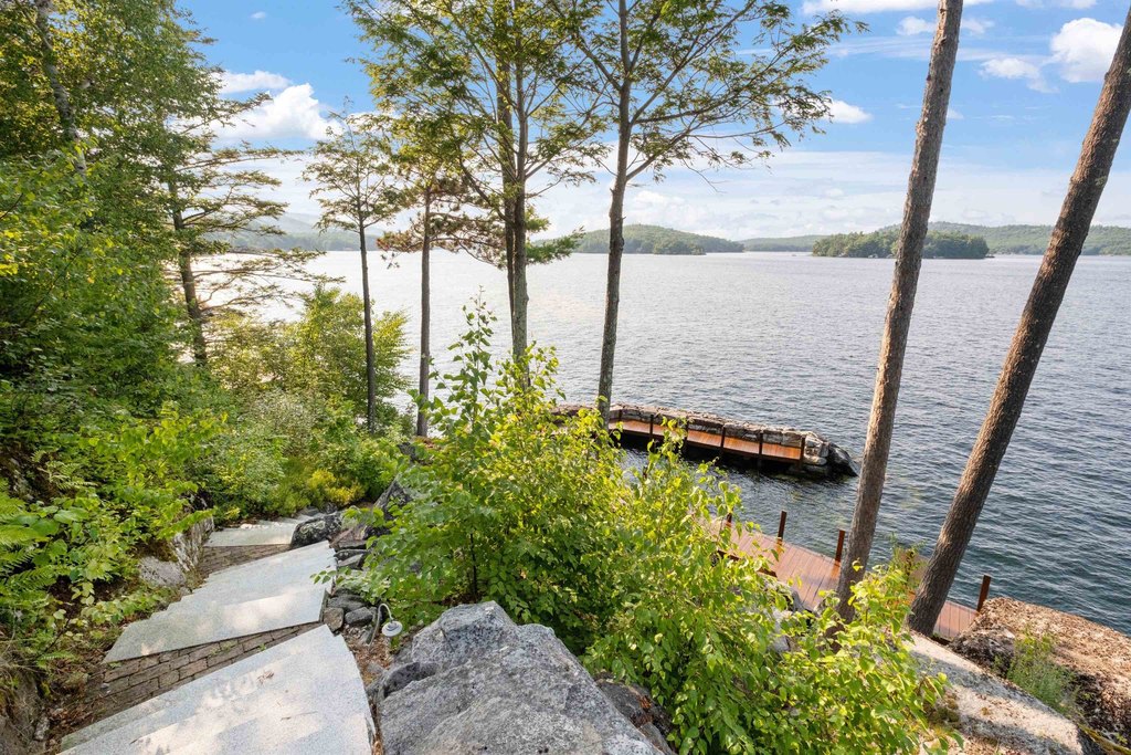 Alton, New Hampshire, 03810, United States, 5 Bedrooms Bedrooms, ,5.5 BathroomsBathrooms,Residential,Forsale,1933955