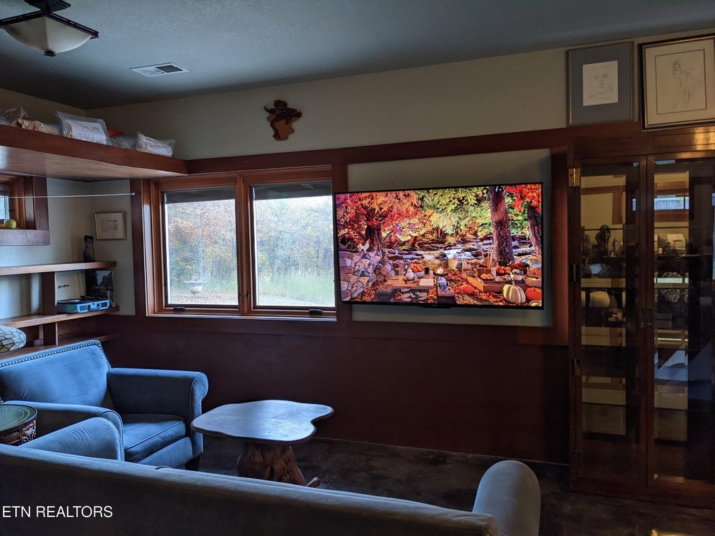 Kingston, Tennessee, 37763, United States, 2 Bedrooms Bedrooms, ,1 BathroomBathrooms,Residential,Forsale,1893805