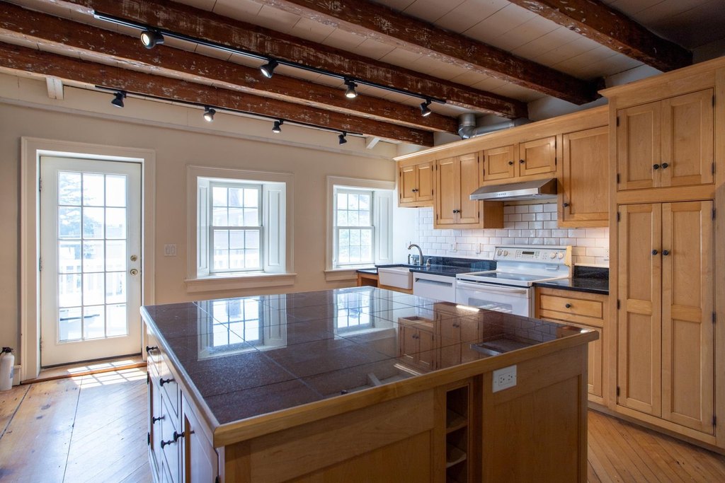 Portsmouth, New Hampshire, 03801, United States, 2 Bedrooms Bedrooms, ,2 BathroomsBathrooms,Residential,Forsale,1934006
