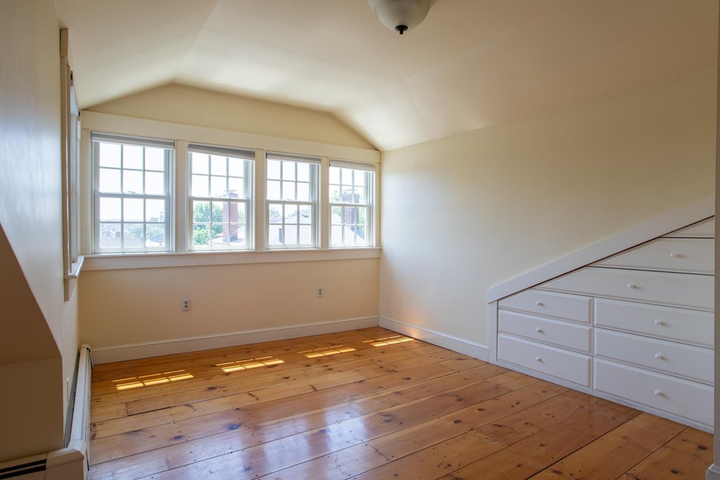 Portsmouth, New Hampshire, 03801, United States, 2 Bedrooms Bedrooms, ,2 BathroomsBathrooms,Residential,Forsale,1934006