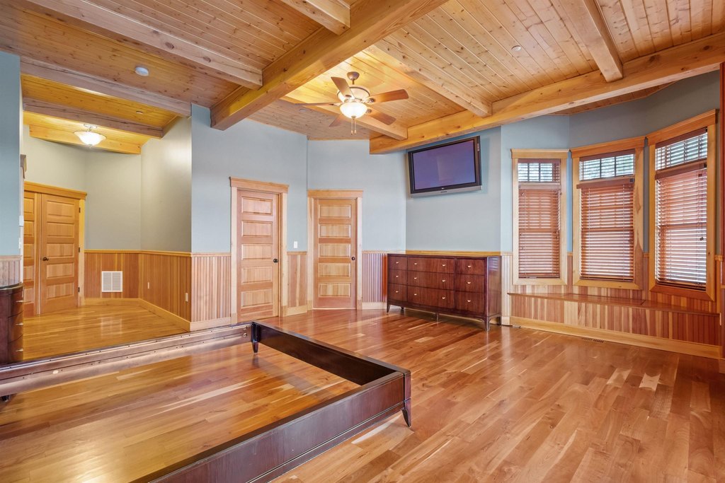 Alton, New Hampshire, 03810, United States, 5 Bedrooms Bedrooms, ,5.5 BathroomsBathrooms,Residential,Forsale,1933955