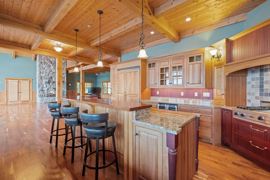 Alton, New Hampshire, 03810, United States, 5 Bedrooms Bedrooms, ,5.5 BathroomsBathrooms,Residential,Forsale,1933955