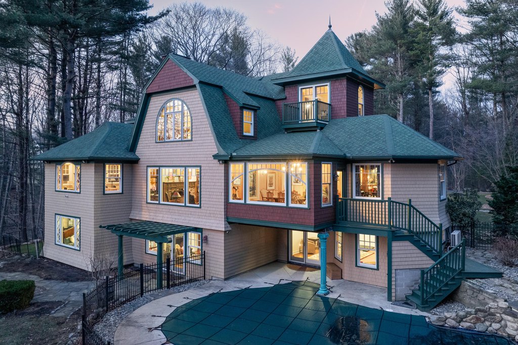 Kittery, Maine, 03904, United States, 6 Bedrooms Bedrooms, ,6.5 BathroomsBathrooms,Residential,Forsale,1893982