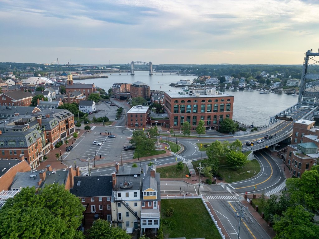 Portsmouth, New Hampshire, 03801, United States, 2 Bedrooms Bedrooms, ,2 BathroomsBathrooms,Residential,Forsale,1934006
