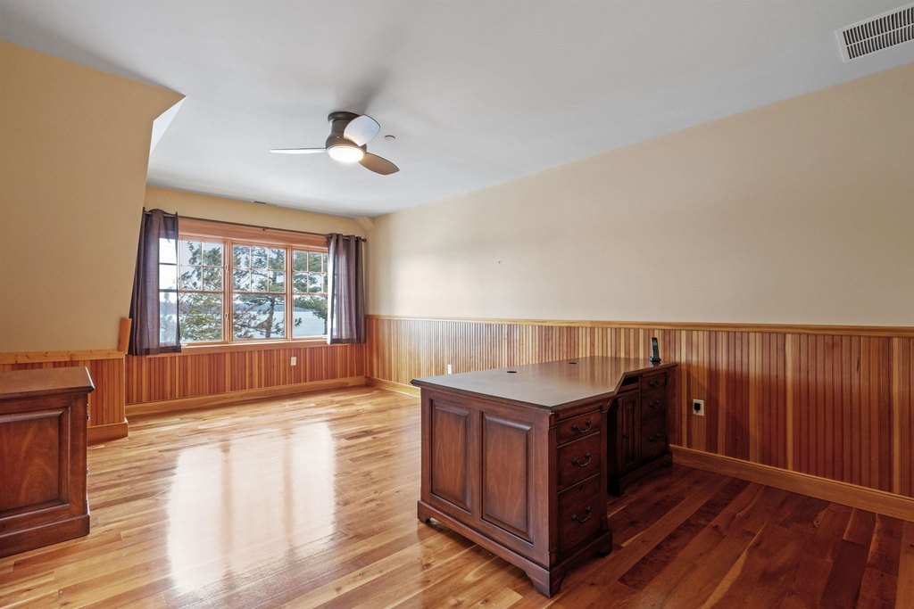 Alton, New Hampshire, 03810, United States, 5 Bedrooms Bedrooms, ,5.5 BathroomsBathrooms,Residential,Forsale,1933955